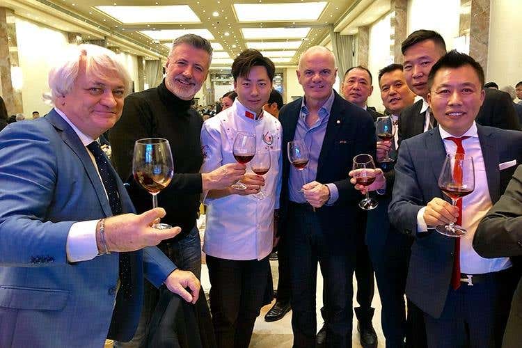 (Ristorazione cinese, un salto di qualità 
Nasce l'associazione nel Nord Italia )