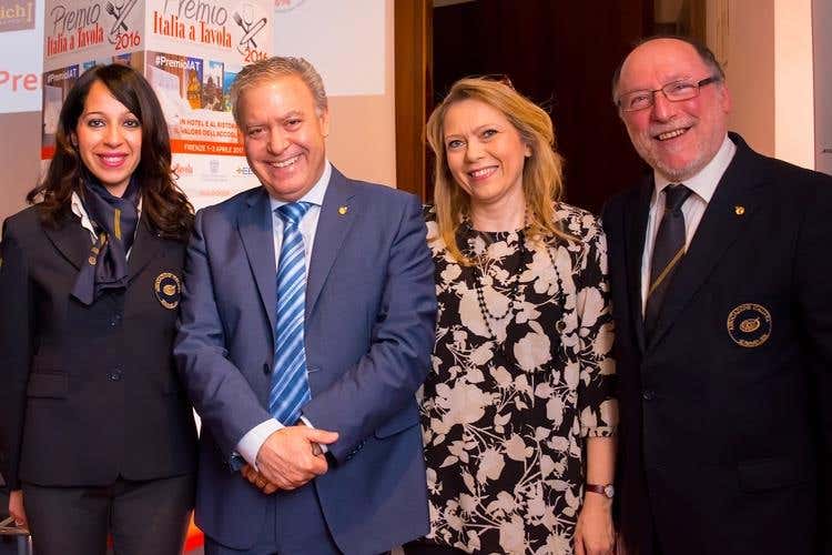 Antonello Maietta con rappresentanti Ais - Ristorazione e ospitalità fanno squadra 
Legame decisivo per il bene del turismo