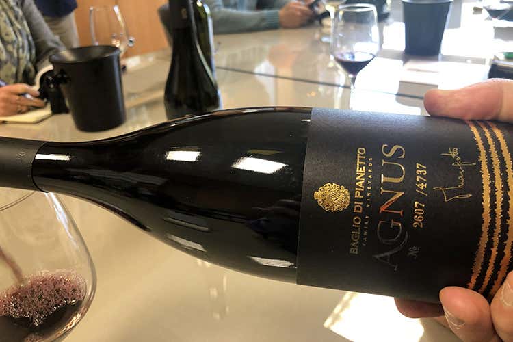 (Rosso e Bianco Baglio di Pianetto 
Eleganza francese in terra siciliana)