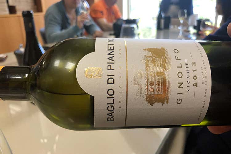 (Rosso e Bianco Baglio di Pianetto 
Eleganza francese in terra siciliana)