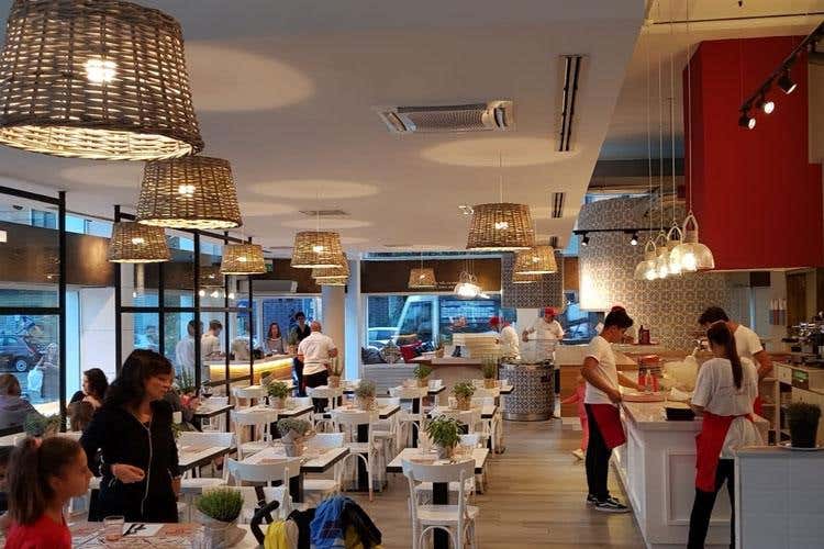 (Rossopomodoro riparte da Napoli 
Pizza, gusti e ambienti autentici)