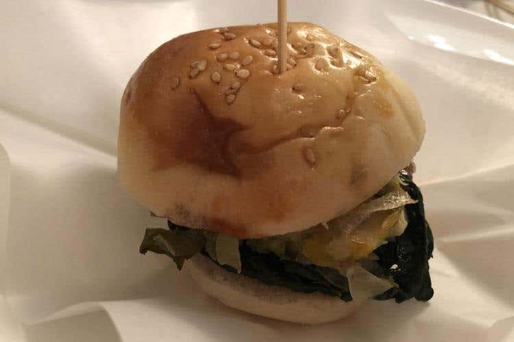 Wikakuni Burger (S.Pellegrino Sapori Ticino, Wicky Pryan delizia coi suoi piatti la 2ª tappa del tour