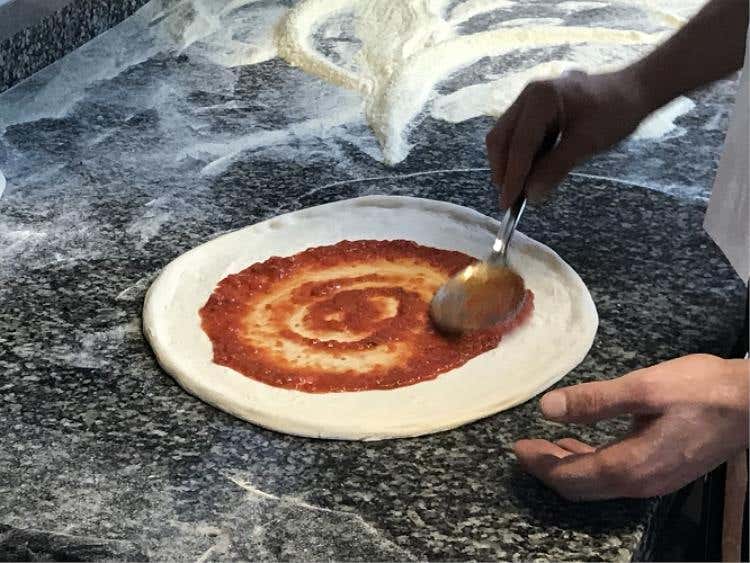 (Salvatore Di Piazza pizzaiolo dell'anno 
Trionfa al 5° Campionato italiano)