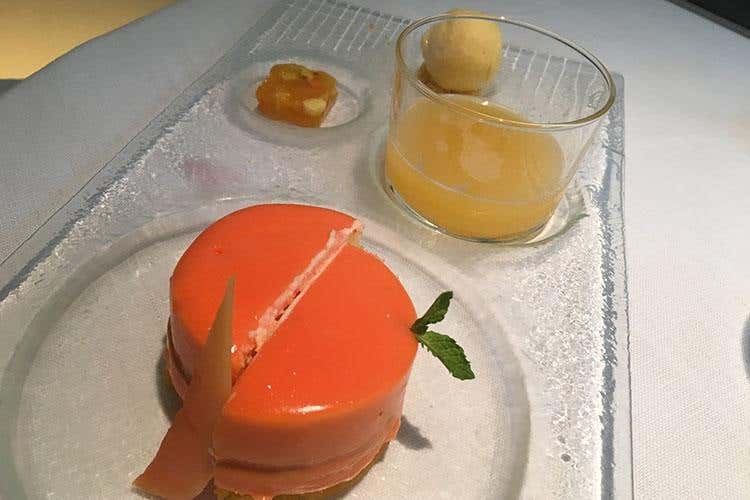 Tropical (mousse di frutti esotici e dulce de leche, sorbetto e piccoli cocktail) - Sapori decisi e contrasti stagionali 
Da Parizzi, a tavola con il “gusto zero”