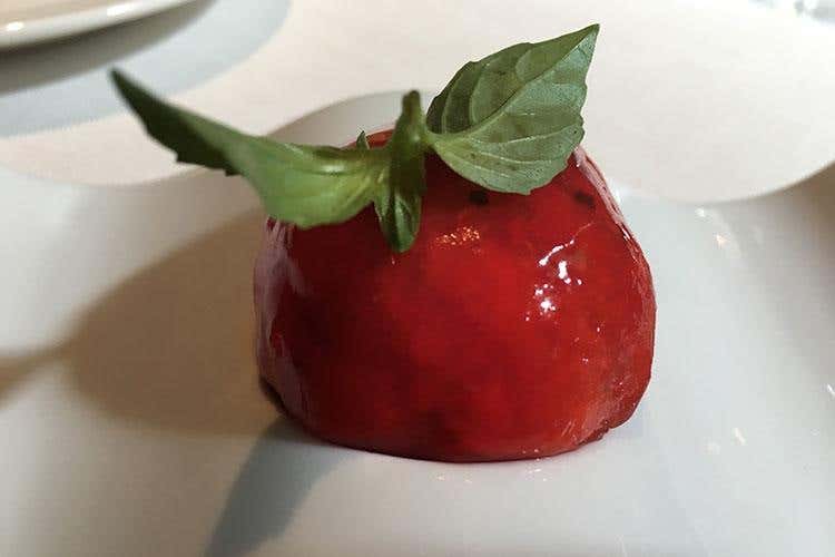 Entrée - Sapori decisi e contrasti stagionali 
Da Parizzi, a tavola con il “gusto zero”