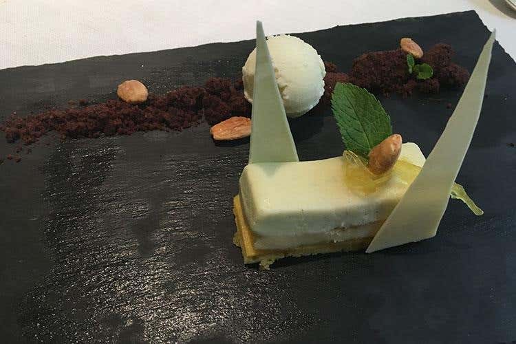 Basilico e limone, biscotto al cioccolato e gelato all'olio d'oliva - Sapori decisi e contrasti stagionali 
Da Parizzi, a tavola con il “gusto zero”