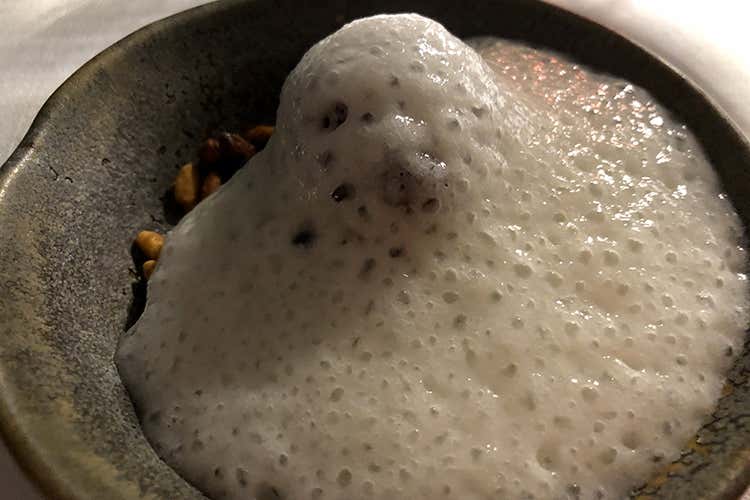 Riso soffiato e caramellato con mirtillo dolce (Jre Italia, Saporito guarda avanti 
Cultura, solidarietà e nuovi talenti)