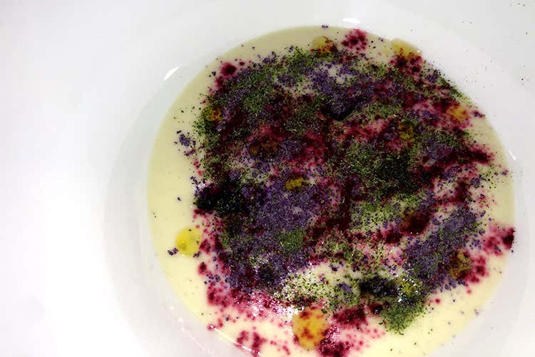 Gambero rosso di Mazara del Vallo ricoperto con una spuma di patata aromatizzata alla vaniglia (Jre Italia, Saporito guarda avanti 
Cultura, solidarietà e nuovi talenti)