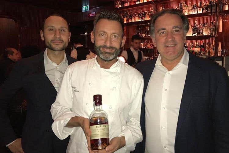 Francesco Cione, Fabrizio Albini e Ken Lindsay(Scapa, The Glenlivet, Aberlour 
Single malt of Scotland in degustazione)