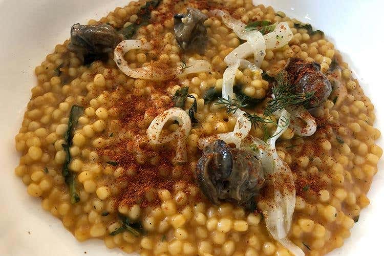 Fregola, cozze, lumache ed erbe di campo; in abbinamento Catore Alghero Torbato Doc di  Nebbia a Milano (Sella & Mosca, quattro nuove etichette 
Le firma Antonio Marras, tema Sardegna)