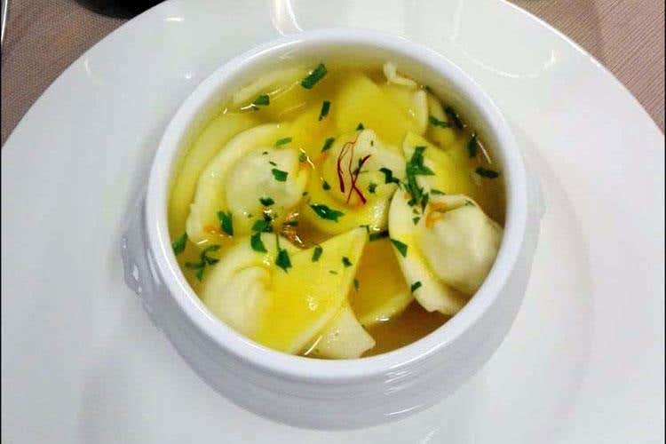 Cappelletti di spigola nel suo brodo allo zafferano di Cascia - Semplicità, impegno e buona cucina 
Ci si sente in famiglia da Biancomangiare