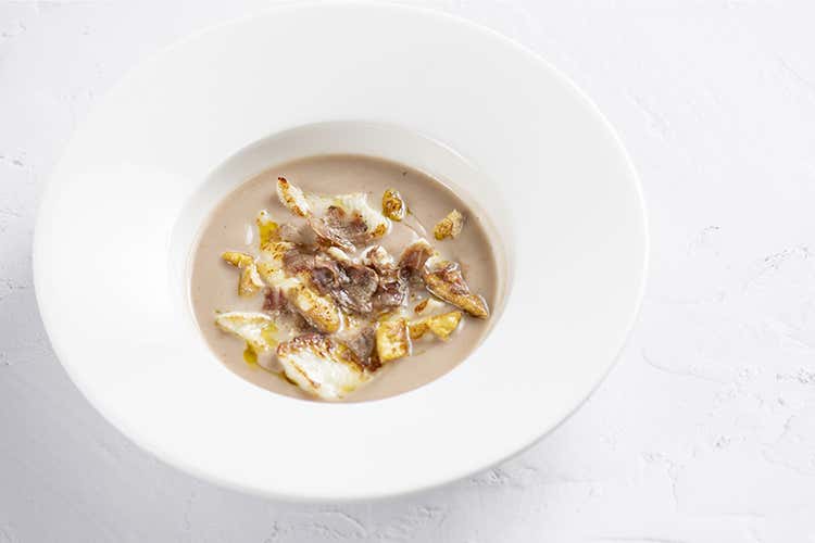 Zuppa di castagne con sogliola e tartufo bianco - Vincenzo Cammerucci (Senigallia, a Meet in cucina 2019 
vincono ancora le Marche)