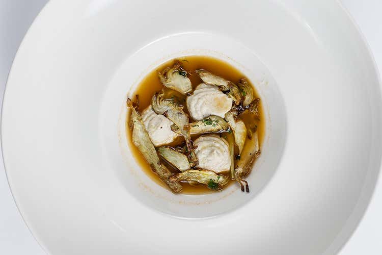 Brodo di canocchie, carciofo e branzino - Tiziano Rossetti (Senigallia, a Meet in cucina 2019 
vincono ancora le Marche)