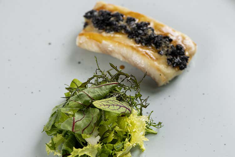 Anguilla affumicata alla brace, bergamotto e arancia - Mauro Uliassi (Senigallia, a Meet in cucina 2019 
vincono ancora le Marche)