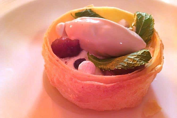 Pera, cialda croccante, spuma di ricotta e gelato di castagne - Elnava De Rosa (Sergio Mei al CastaDiva Resort Ospite di una serata firmata Euro-Toques