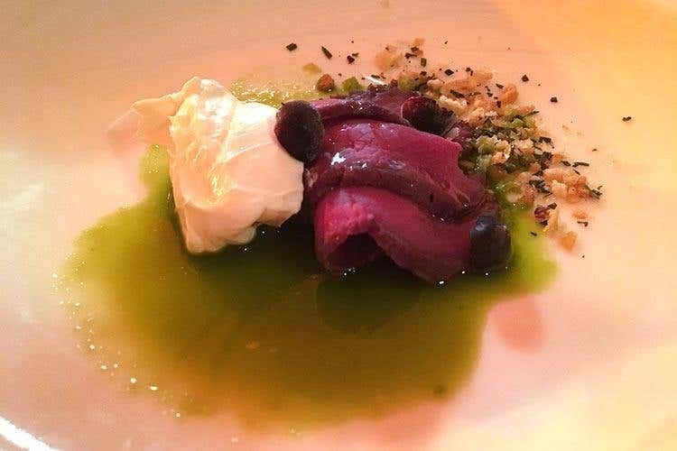 Carpaccio di cervo, formaggio fresco, abete e mirtillo ghiacciato - Massimiliano Mandozzi (Sergio Mei al CastaDiva Resort Ospite di una serata firmata Euro-Toques