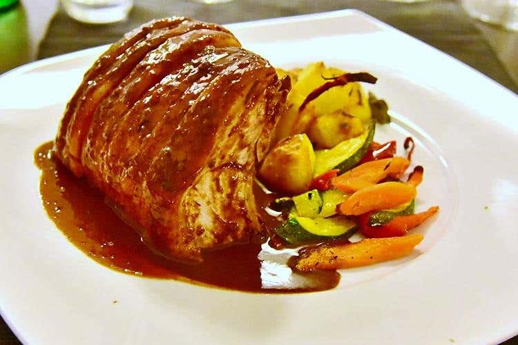 Costine di maialino alle fave di cacao e cioccolato di Modica (Sesto Canto 
Cucina gourmet, porzioni abbondanti)