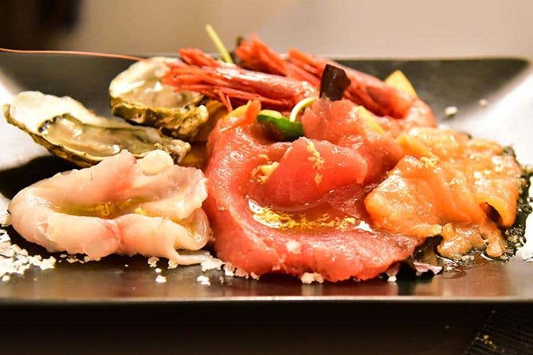 Crudo di pesce ai tre pepi (Sesto Canto 
Cucina gourmet, porzioni abbondanti)