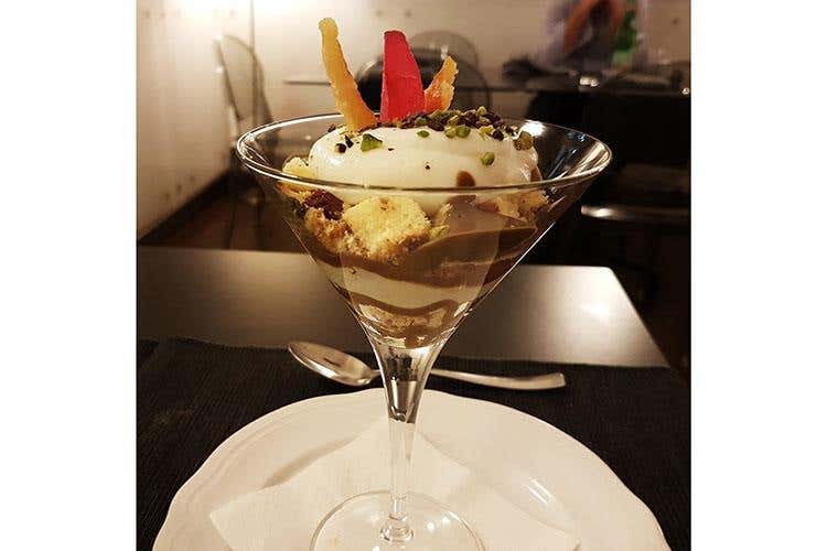 Cassata siciliana al bicchiere (Sesto Canto 
Cucina gourmet, porzioni abbondanti)