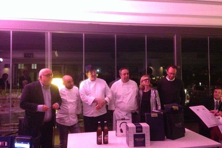 (Sfida tra cuochi a suon di musica 
Prima tappa per la Sina Hotels Cup)