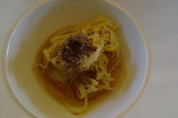 Patate, tartufo, Bitto Dop e consommé di porcini - Fabio Silva (Si festeggia il Bitto a La Fiorida 
Vince la sinergia tra cuochi e produttori)