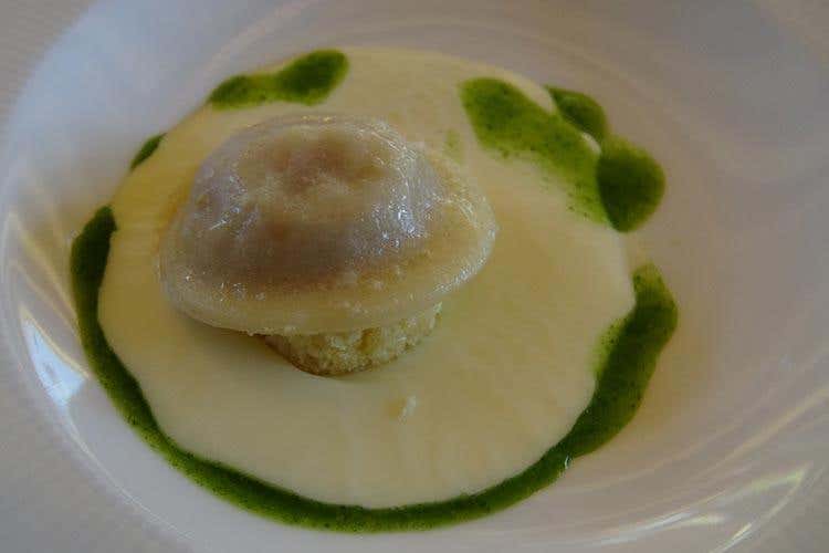Foie gras d'anatra racchiuso in un raviolo, Bitto e prezzemolo - Marco Valli (Si festeggia il Bitto a La Fiorida 
Vince la sinergia tra cuochi e produttori)
