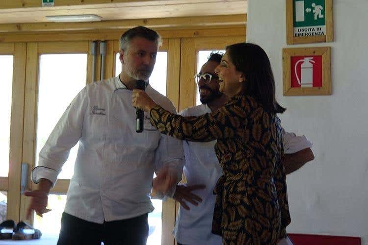 Gianni Tarabini, Franco Aliberti e Lisa Casali (Si festeggia il Bitto a La Fiorida 
Vince la sinergia tra cuochi e produttori)