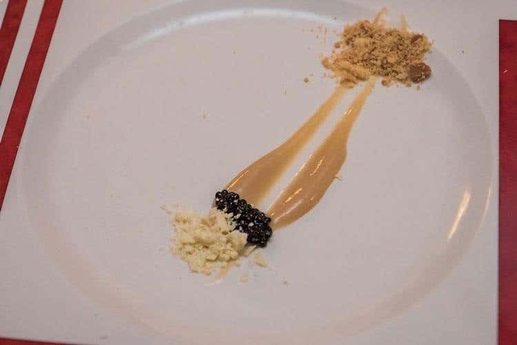 Dolce non dolce di Viglietti con caviale, banana, frolla e cioccolato bianco (Sina Chef’s Cup Contest 2017 
In finale, Bassetti batte Viglietti)