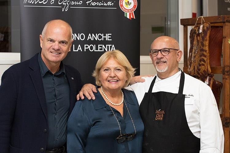Enrico Derflingher, Agnese Spreafico e Claudio Sadler (Soci Euro-Toques in festa 
da Marco d'Oggiono Prosciutti)