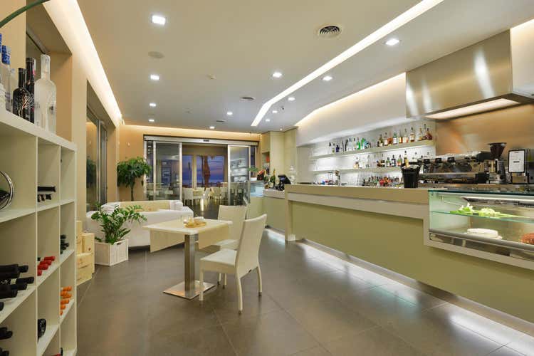 (Soggiorno all’Hotel Serenella 
tra il Tirreno e le colline cilentane)