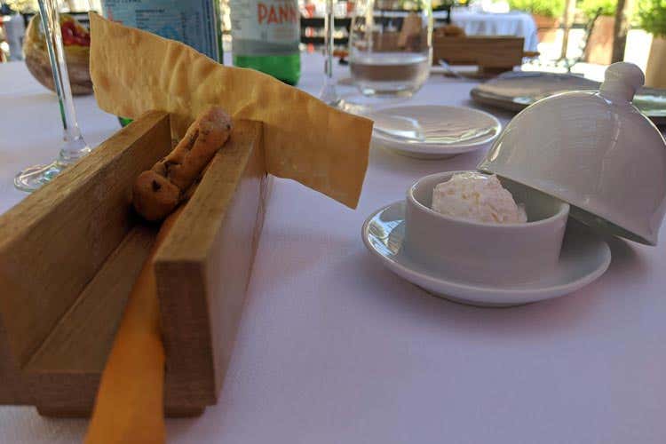 (Sotto il pergolato, Casa Coloni 
esalta le materie prime di Paestum)