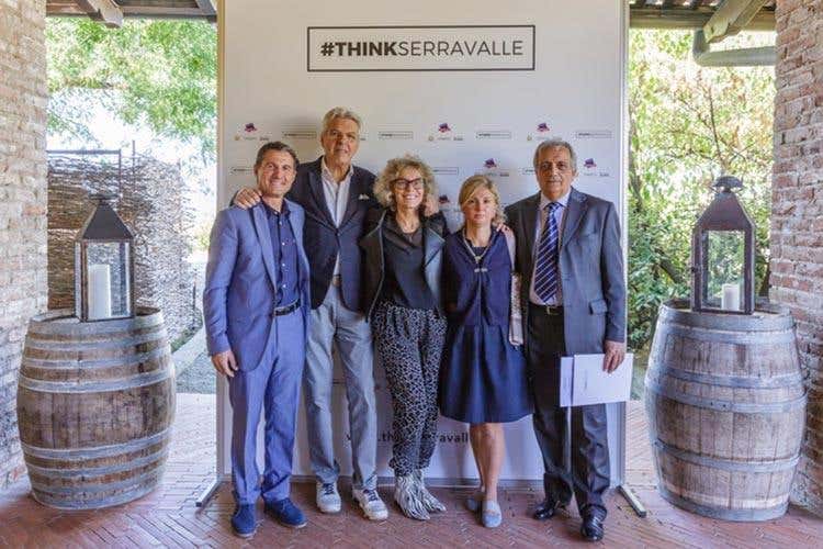 Maurizio Montobbio (presidente Consorzio Tutela del Gavi), Massimo Merlano (presidente Consorzio turistico “ledolciterre”), Daniela Bricola (centre manager McArthurGlen Serravalle Designer Outlet), Iudica Dameri (presidente Associazione Libarna Arteventi), Alberto Carbone (sindaco di Serravalle Scrivia) - (Sport, storia, cultura e buona cucina 
Il turismo riparte con #Thinkserravalle)