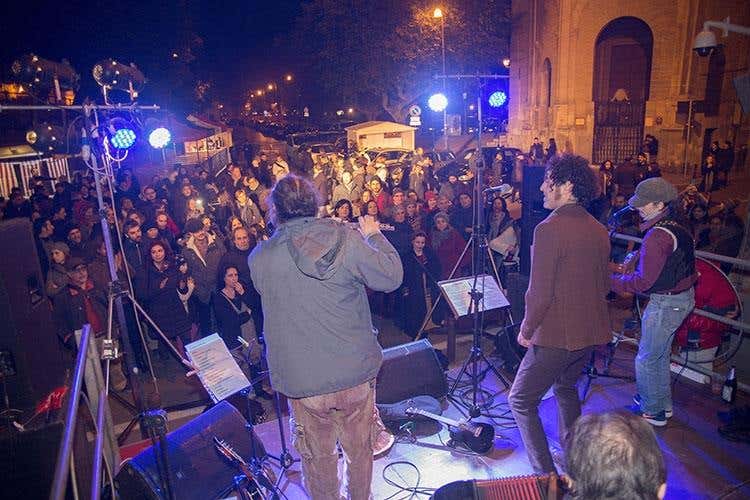 (Street Food Fest a Palermo 
300mila presenze, vince il Cannolo)