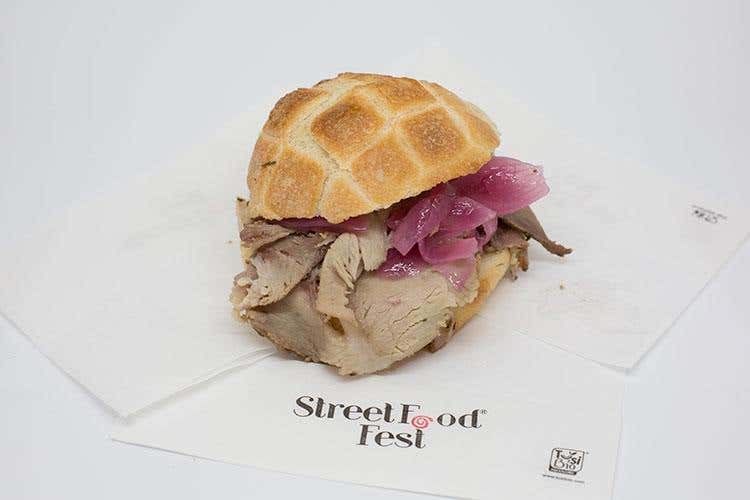 (Street Food Fest a Palermo 
300mila presenze, vince il Cannolo)