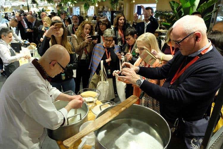 (Su il sipario sul nuovo Eataly di Bari )