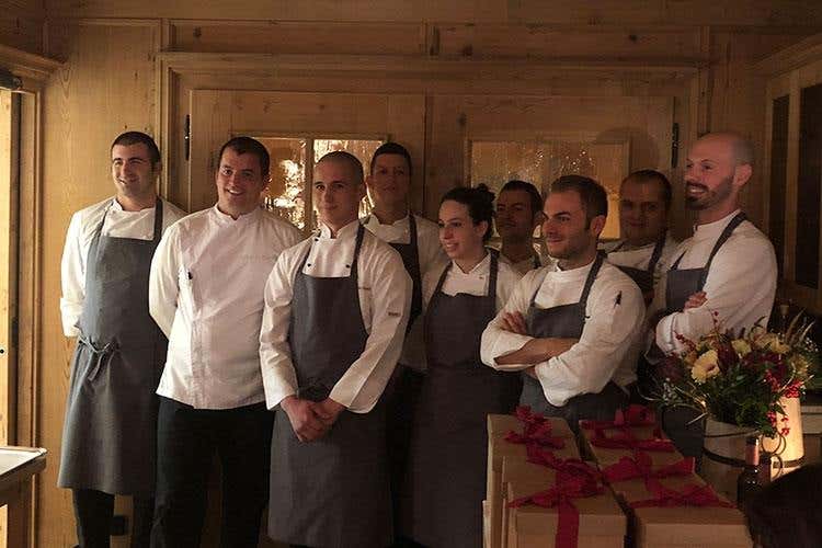Alessandro Martellini e la sua brigata (Suinsom all'Hotel Tyrol 
Un nuovo angolo gourmet in Val Gardena)