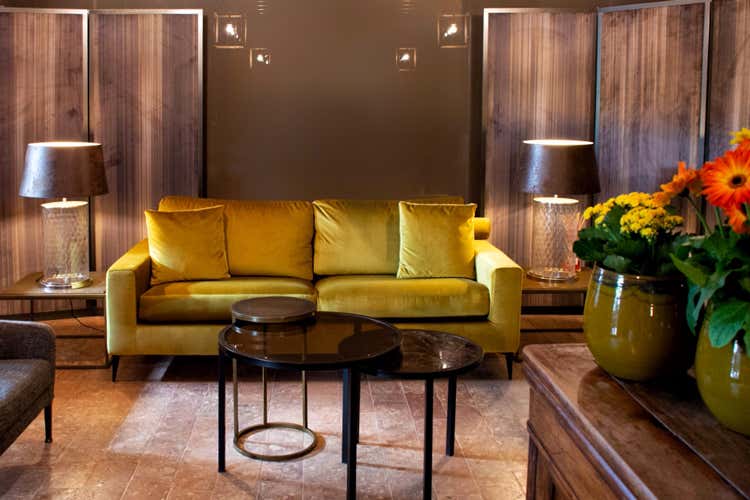 Salotto d'ingresso (Sul lago d’Iseo 
“Al Tram” non passa... di moda)