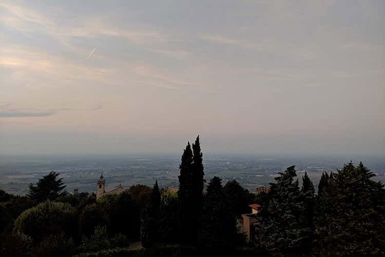 La vista dalla terrazza al più alto livello della Rocca di Bertinoro