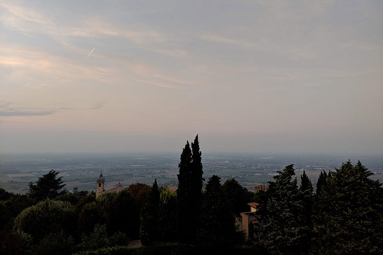 La vista dalla terrazza al più alto livello della Rocca di Bertinoro