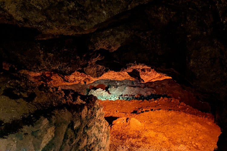 Le grotte di Predappio: qui si allestisce nel periodo delle festività natalizie un suggestivo presepe, ogni anno diverso