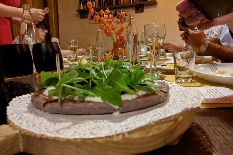 Alla Vecia Cantena d'la Prè a Predappio: piadina con rucola e squacquerone 
