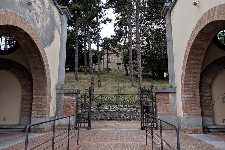 La piazza di Predappio: da qui alla fine degli anni' 20 la lunga scala costruita fino alla casa del Duce, in suo onore, poi da lui stesso fatta abbattere