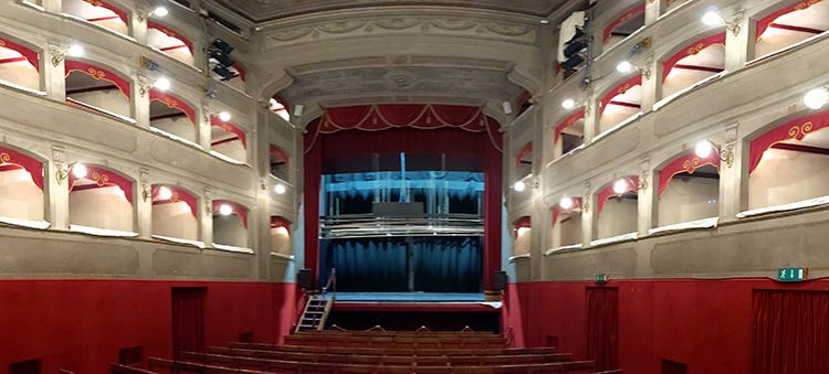 Il Teatro Oragoni di Mendola, ufficialmente attivo dal 1984