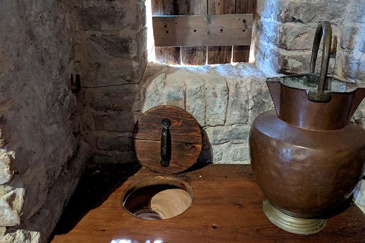 Il Castello è rimasto per anni in stato d'abbandono, alcuni dettagli si sono perfettamente conservati