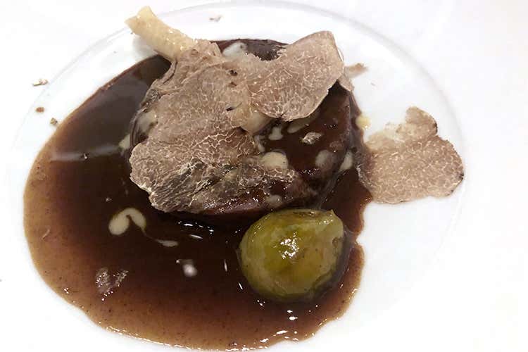 Royale di lepre con garganelli al caprino, melograno e tartufo bianco (Tartufi e Sangiovese 
al Four Seasons di Milano)
