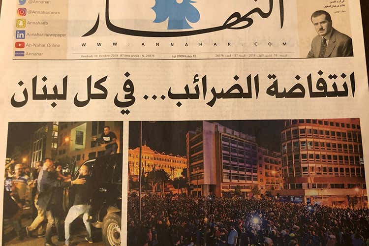 Tassa su Whatsapp e carovita Libano bloccato dalle proteste