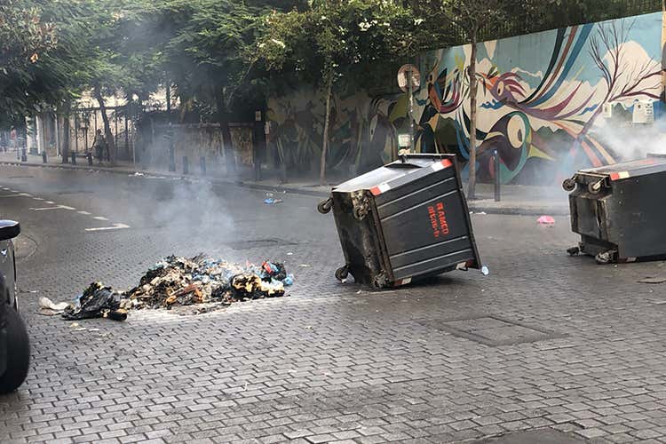 Tassa su Whatsapp e carovita Libano bloccato dalle proteste