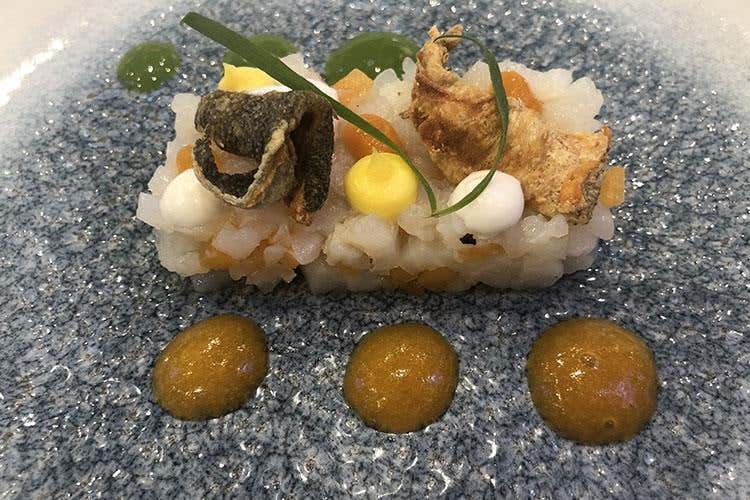 Baccalà crudo, albicocca salata, bernese e dragoncello (Terrazza Gallia, nuovo menu estivo