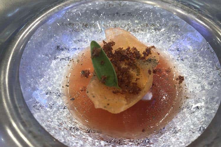 Raviolo di melone, burrata e pomodori (Terrazza Gallia, nuovo menu estivo