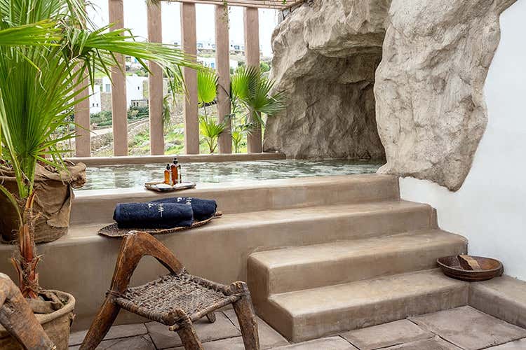 (The Wild Hotel 
Il lato “selvaggio” di Mykonos)